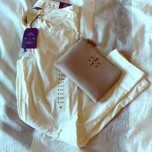 NWT AE White Distressed Jeans